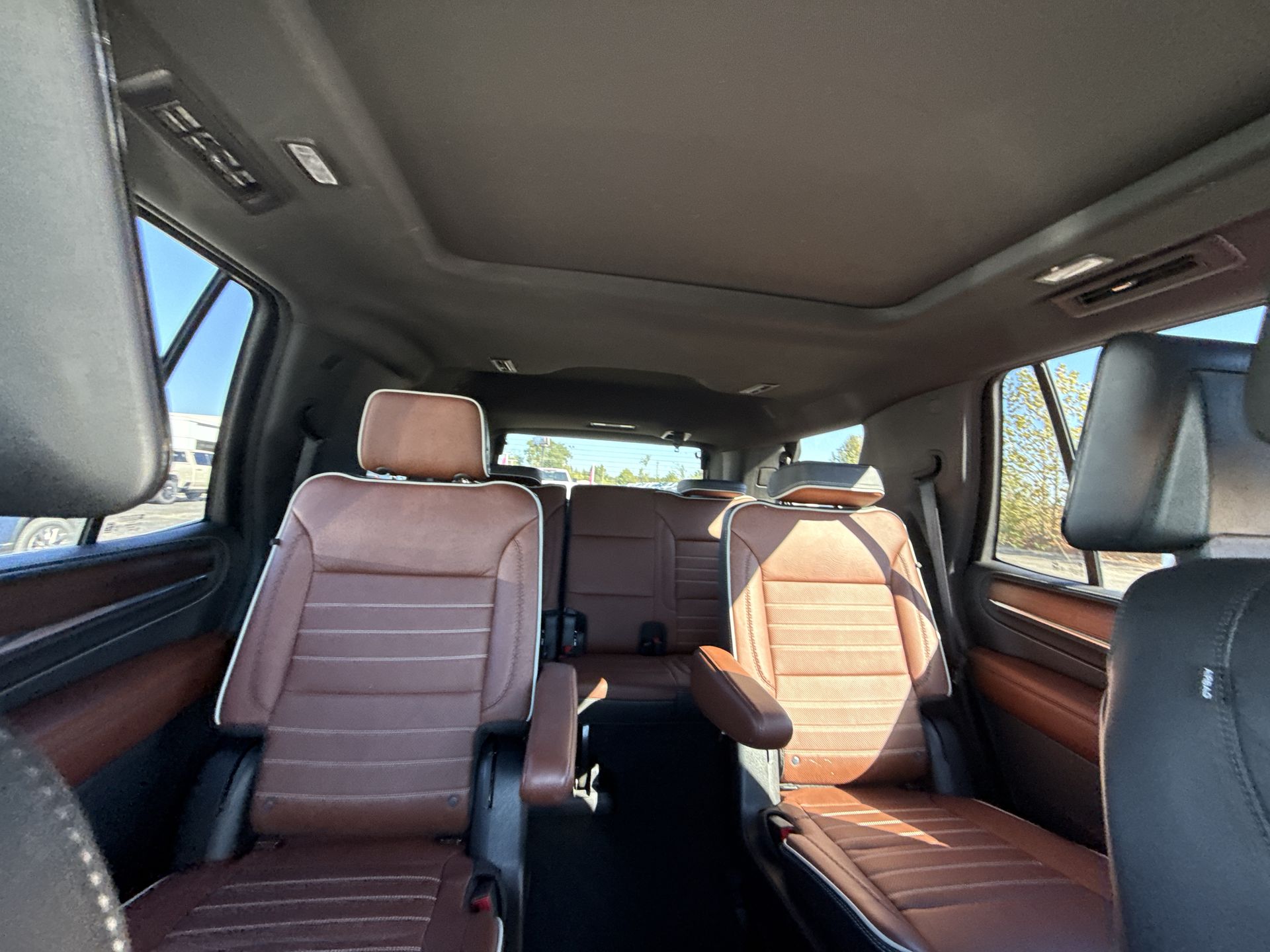 2024 GMC Yukon Denali Ultimate - Photo 32