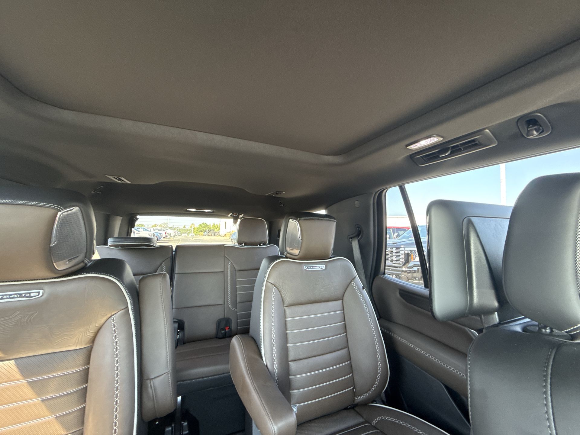 2026 GMC Yukon Denali Ultimate - Photo 12