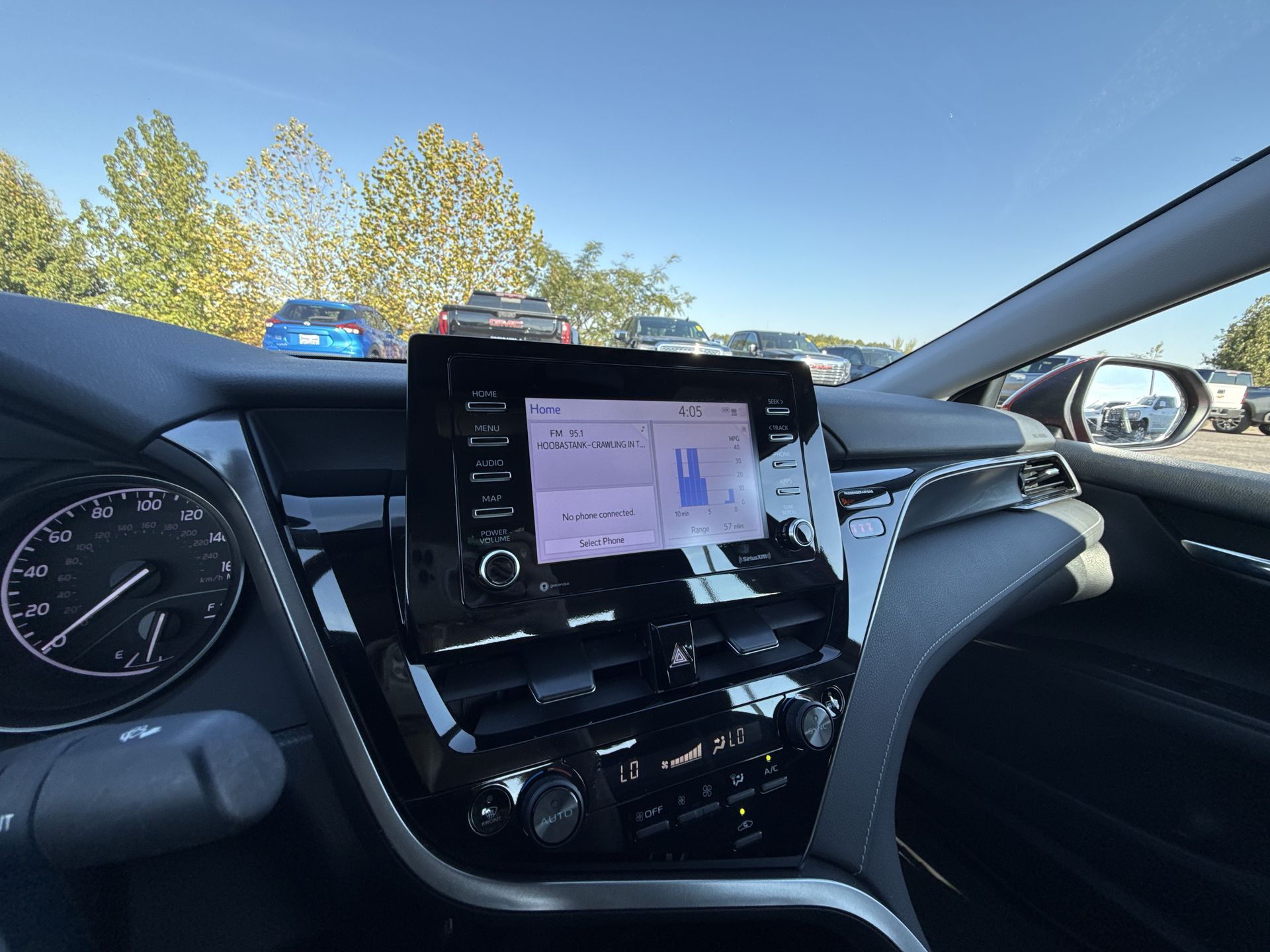 2023 Toyota Camry SE - Photo 19