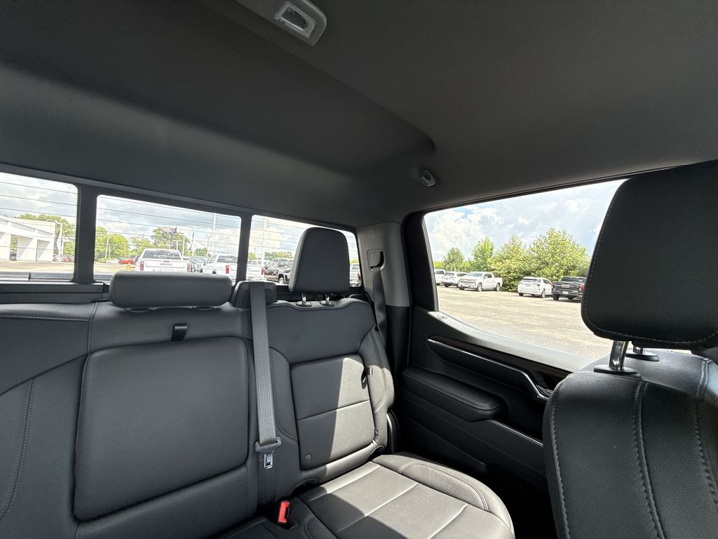 2024 GMC Sierra 1500 SLT - Photo 32