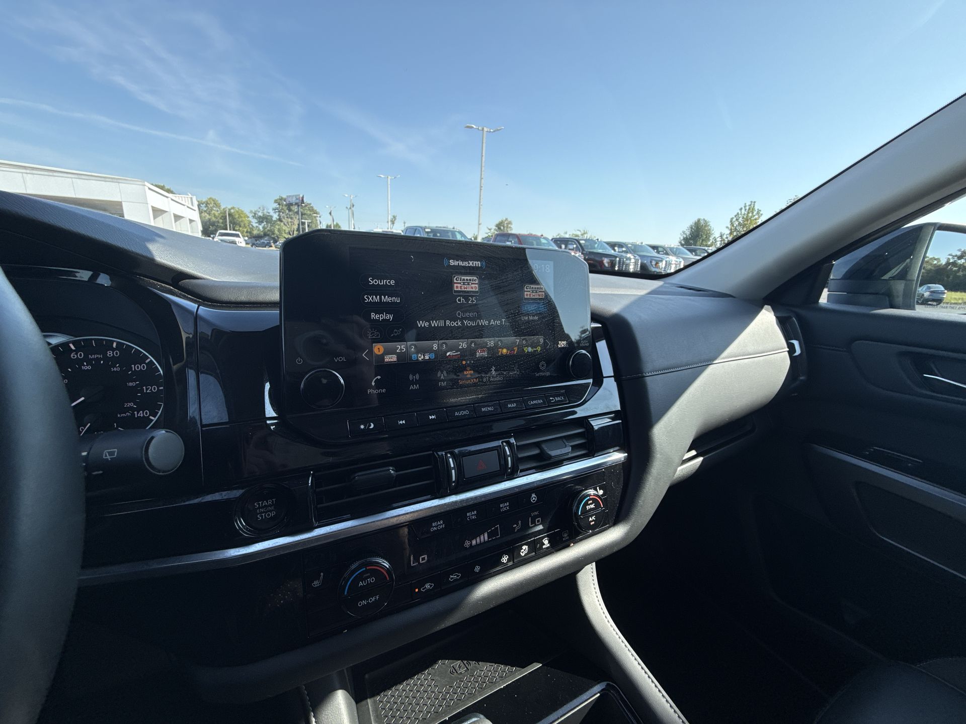 2025 Nissan Pathfinder SL - Photo 19