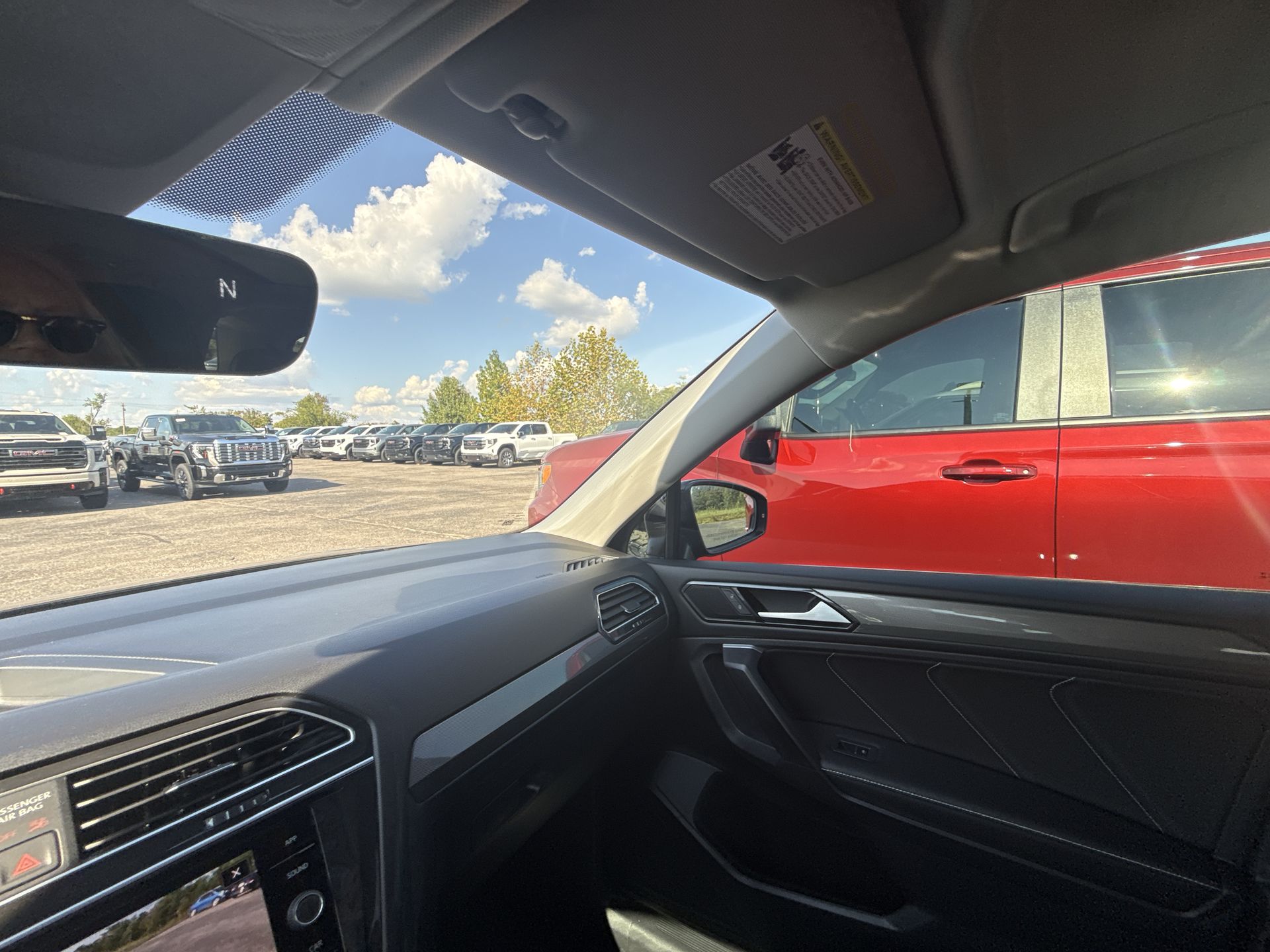 2024 Volkswagen Tiguan SE - Photo 13