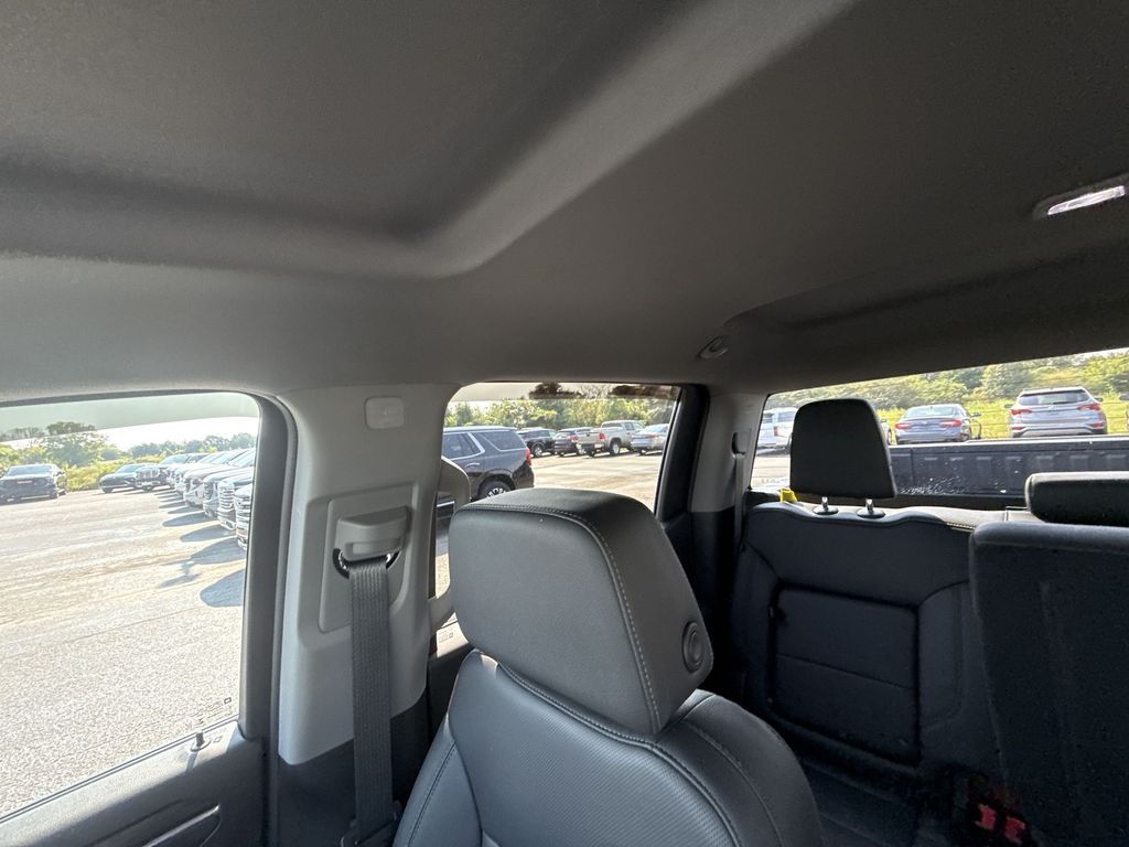 2025 GMC Sierra 1500 SLT - Photo 10