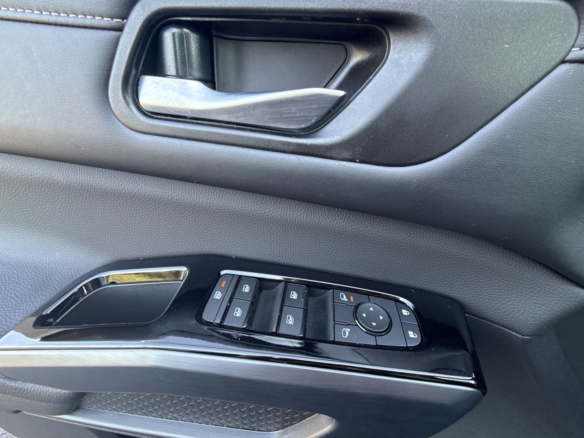 2025 Nissan Pathfinder SL - Photo 30