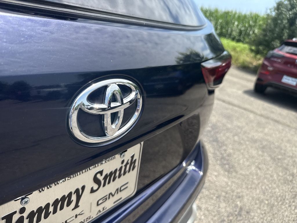 2024 Toyota Highlander LE - Photo 38