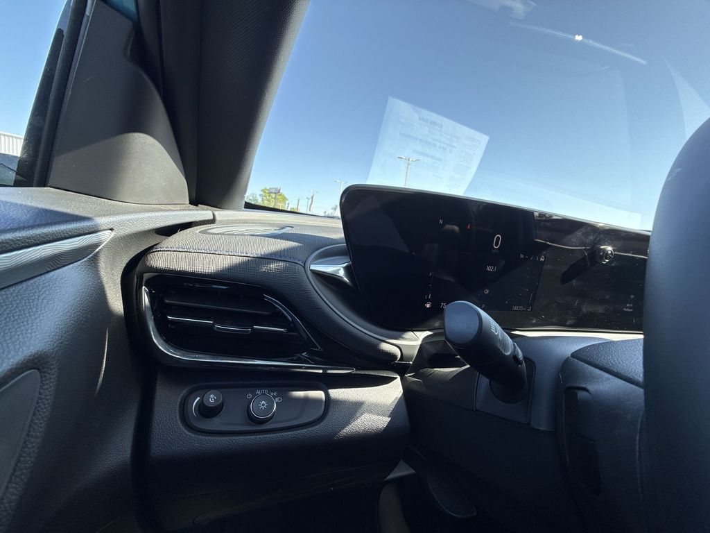 2025 Buick Envista Sport Touring - Photo 24