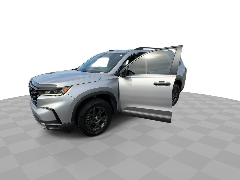 Used 2025 Honda Pilot TrailSport SUV