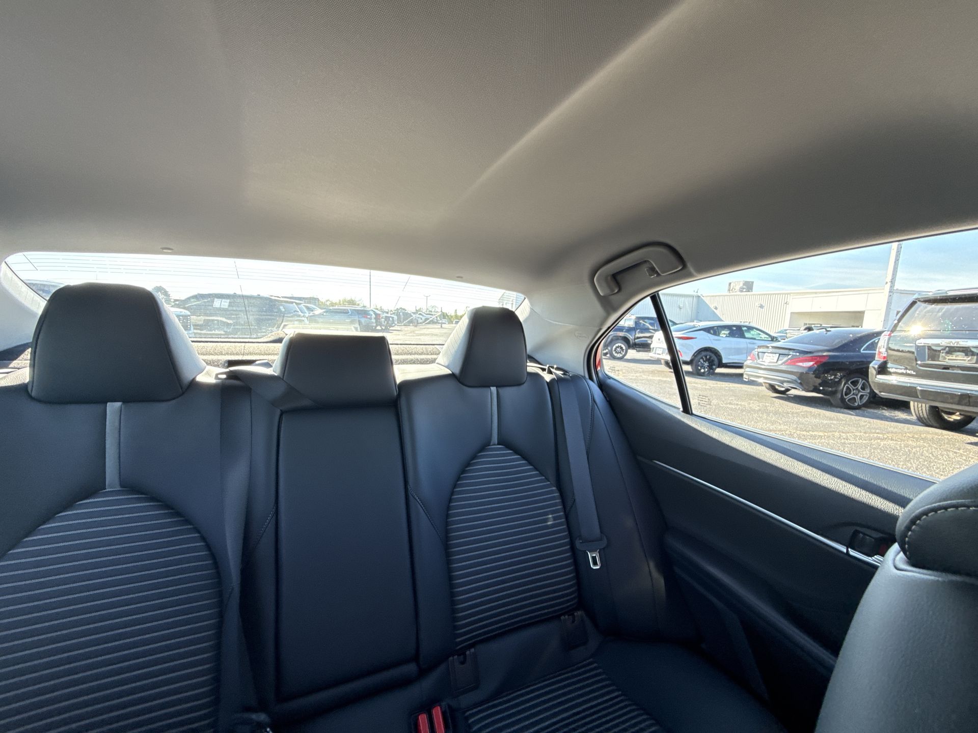 2023 Toyota Camry SE - Photo 13