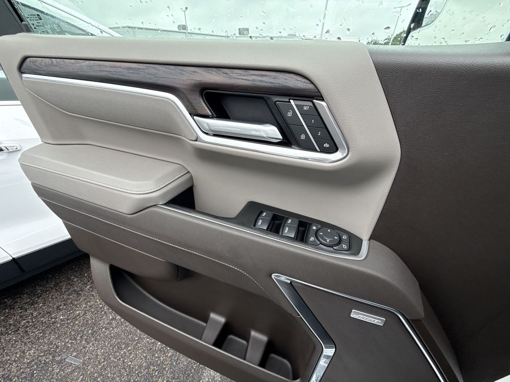2025 GMC Sierra 1500 SLT - Photo 30
