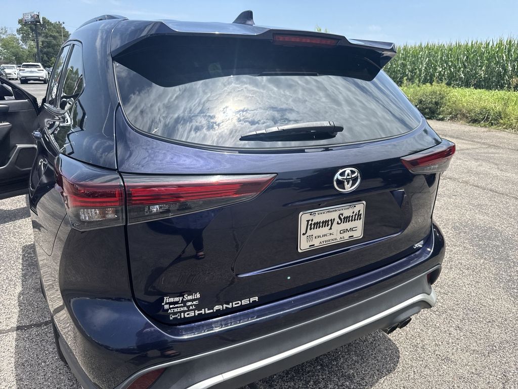 2024 Toyota Highlander LE - Photo 33