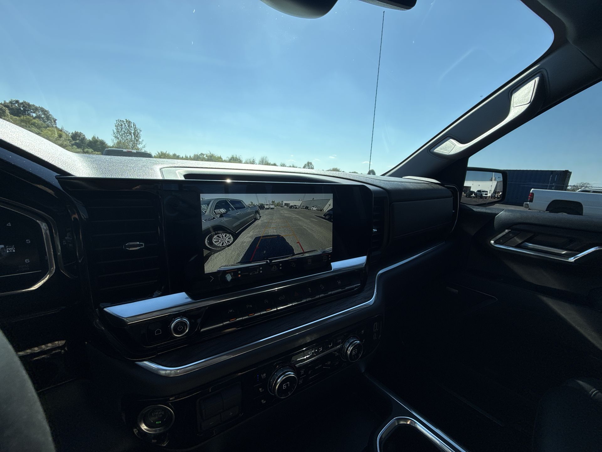 2025 GMC Sierra 1500 SLT - Photo 21