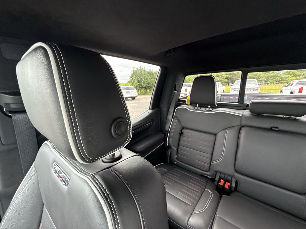 2025 GMC Sierra 1500 AT4X - Photo 10