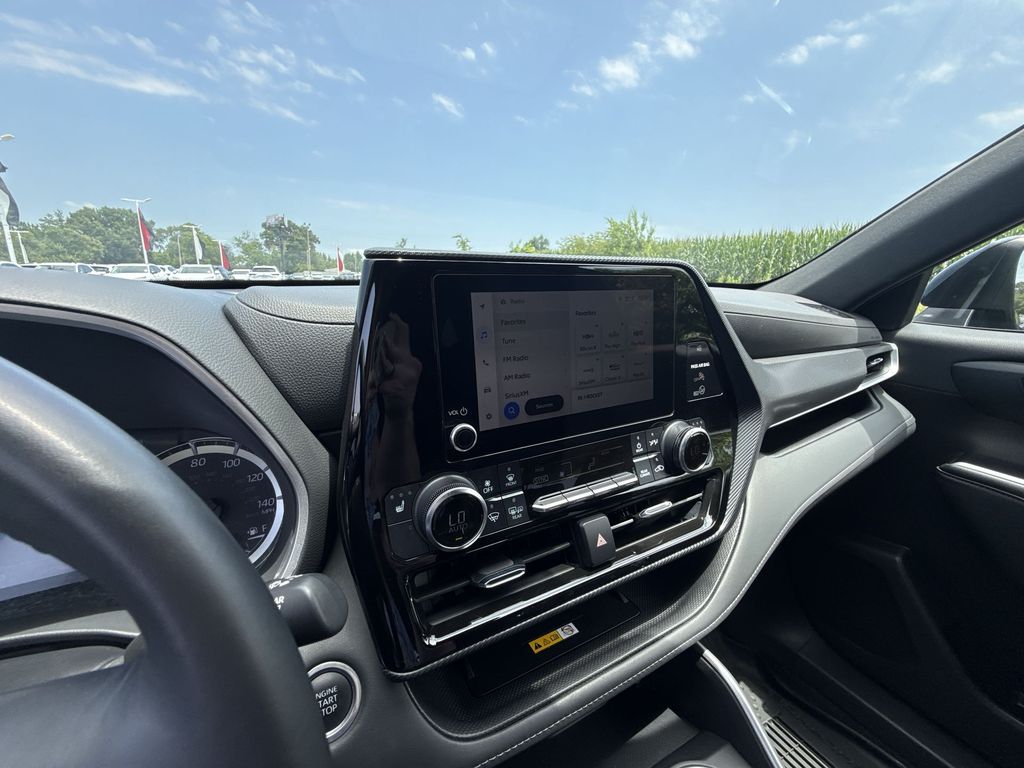 2024 Toyota Highlander LE - Photo 19