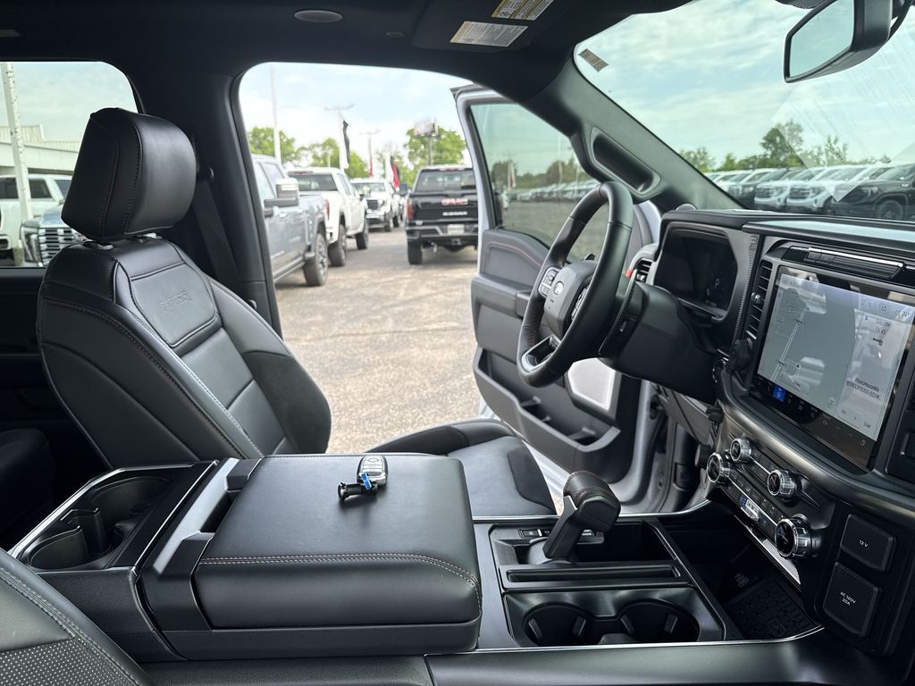 2025 Ford F-150 Raptor - Photo 13