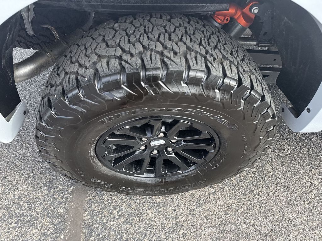 2025 Ford F-150 Raptor - Photo 40