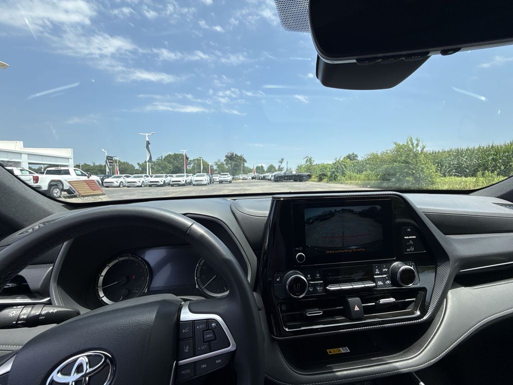 2024 Toyota Highlander LE - Photo 27