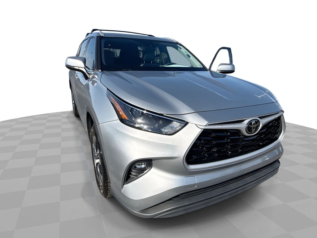 2022 Toyota Highlander XLE's photo