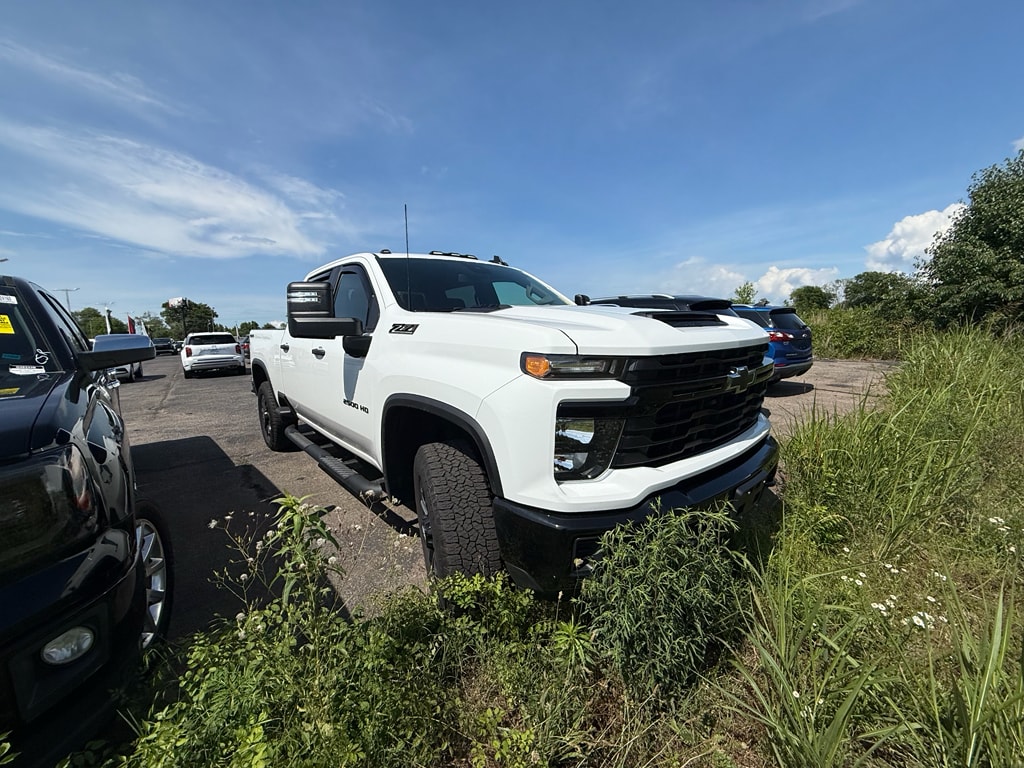 2026 Chevrolet Silverado HD Custom 4WD Crew Cab Standard Box's photo