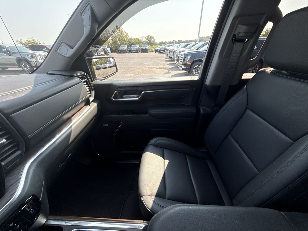 2025 GMC Sierra 1500 SLT - Photo 26