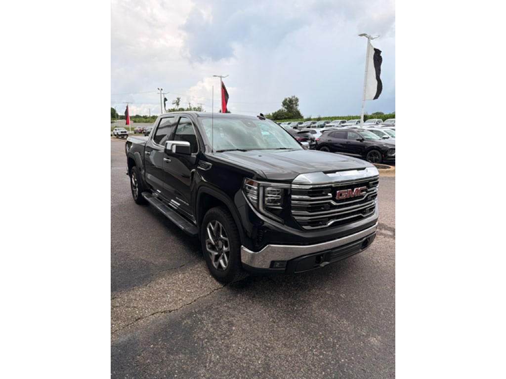 2023 GMC Sierra 4WD Crew Cab Short Box SLT's photo