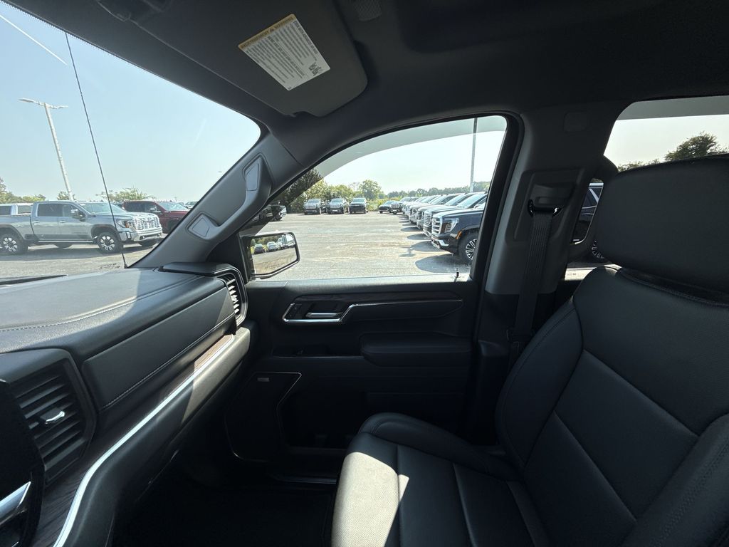 2025 GMC Sierra 1500 SLT - Photo 15