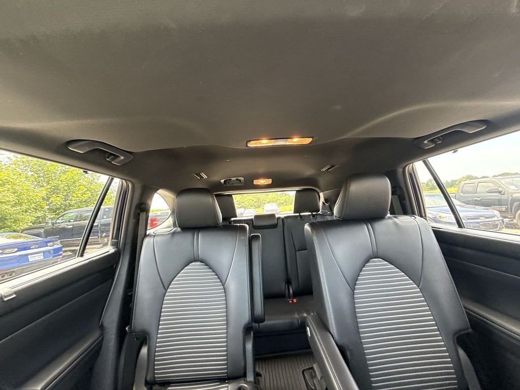 2024 Toyota Highlander LE - Photo 11