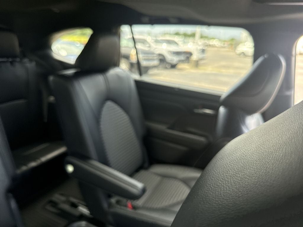 2024 Toyota Highlander LE - Photo 14