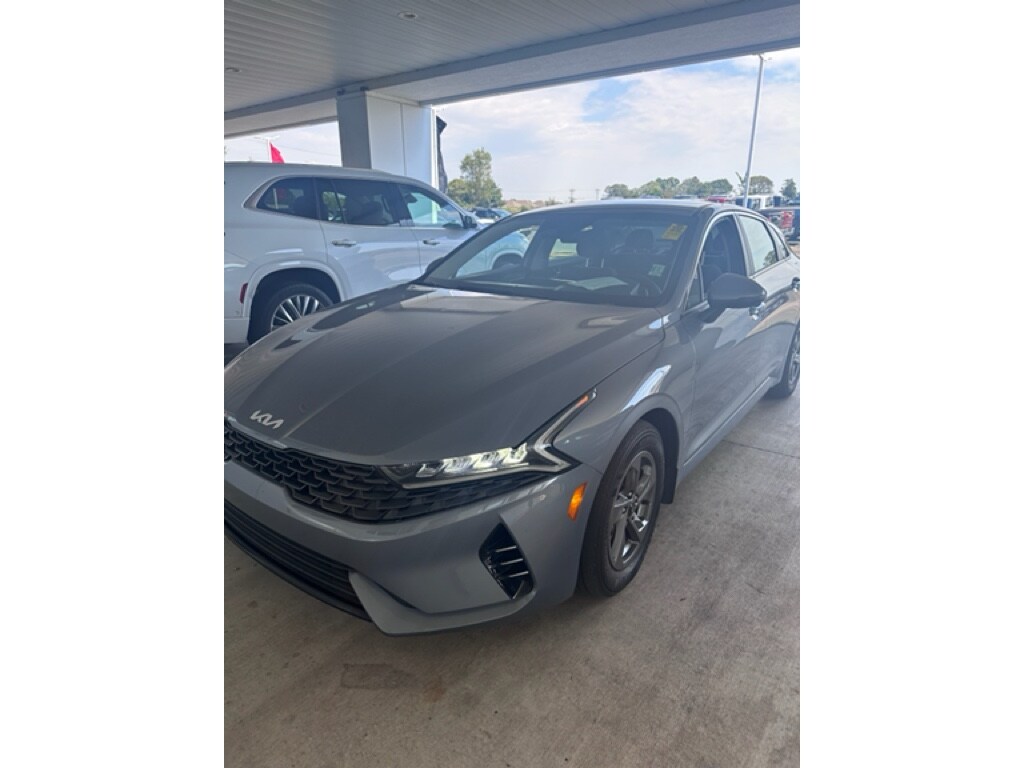 2023 Kia K5 LXS photo 2