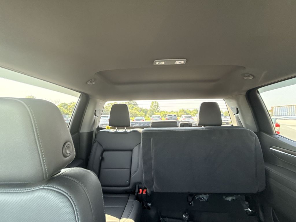 2025 GMC Sierra 1500 SLT - Photo 28