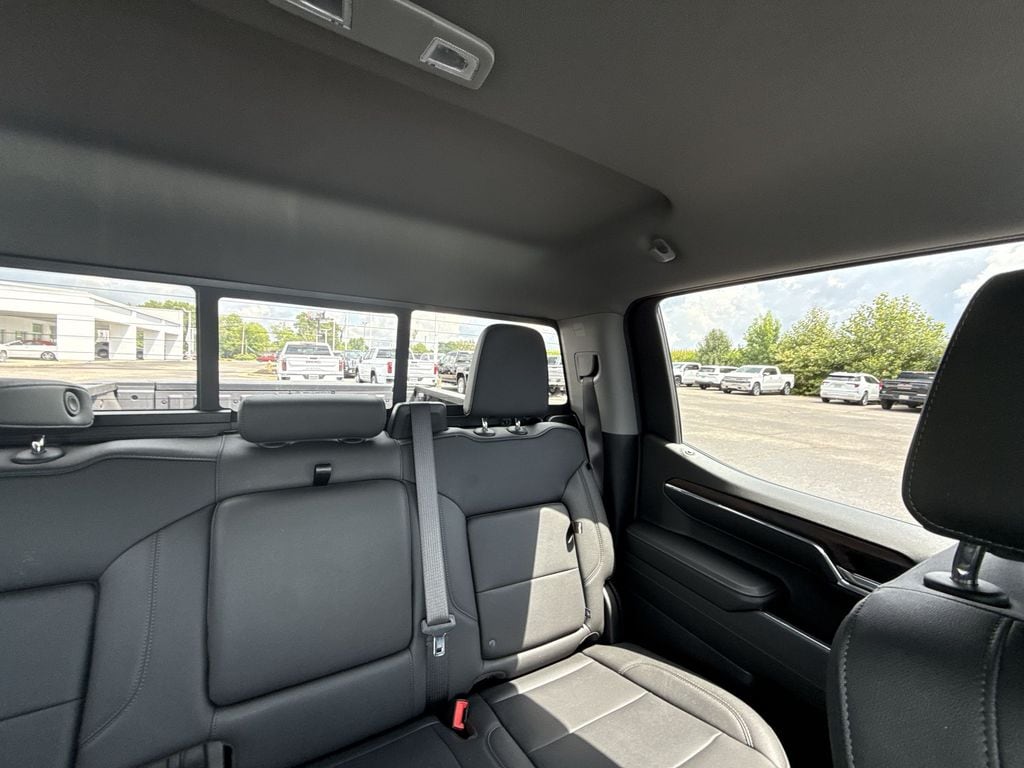 2024 GMC Sierra 1500 SLT - Photo 12