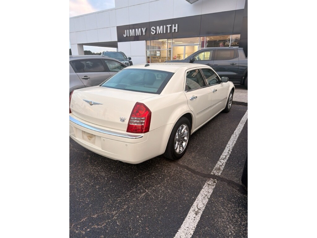 2005 Chrysler 300 C photo 3