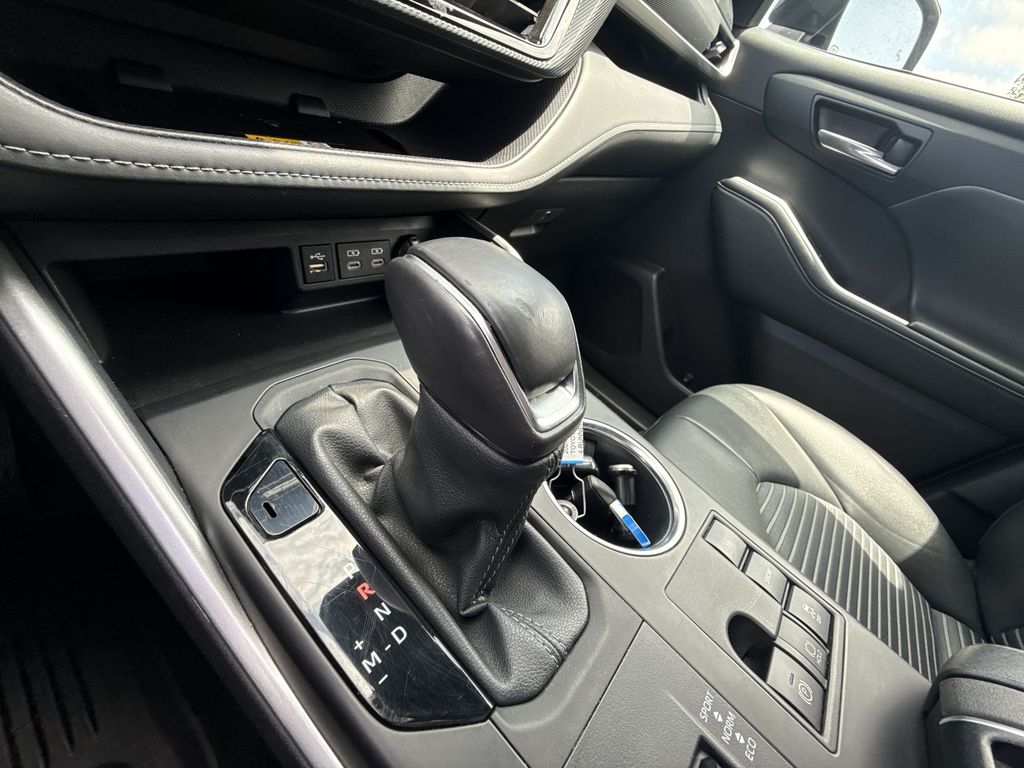 2024 Toyota Highlander LE - Photo 22