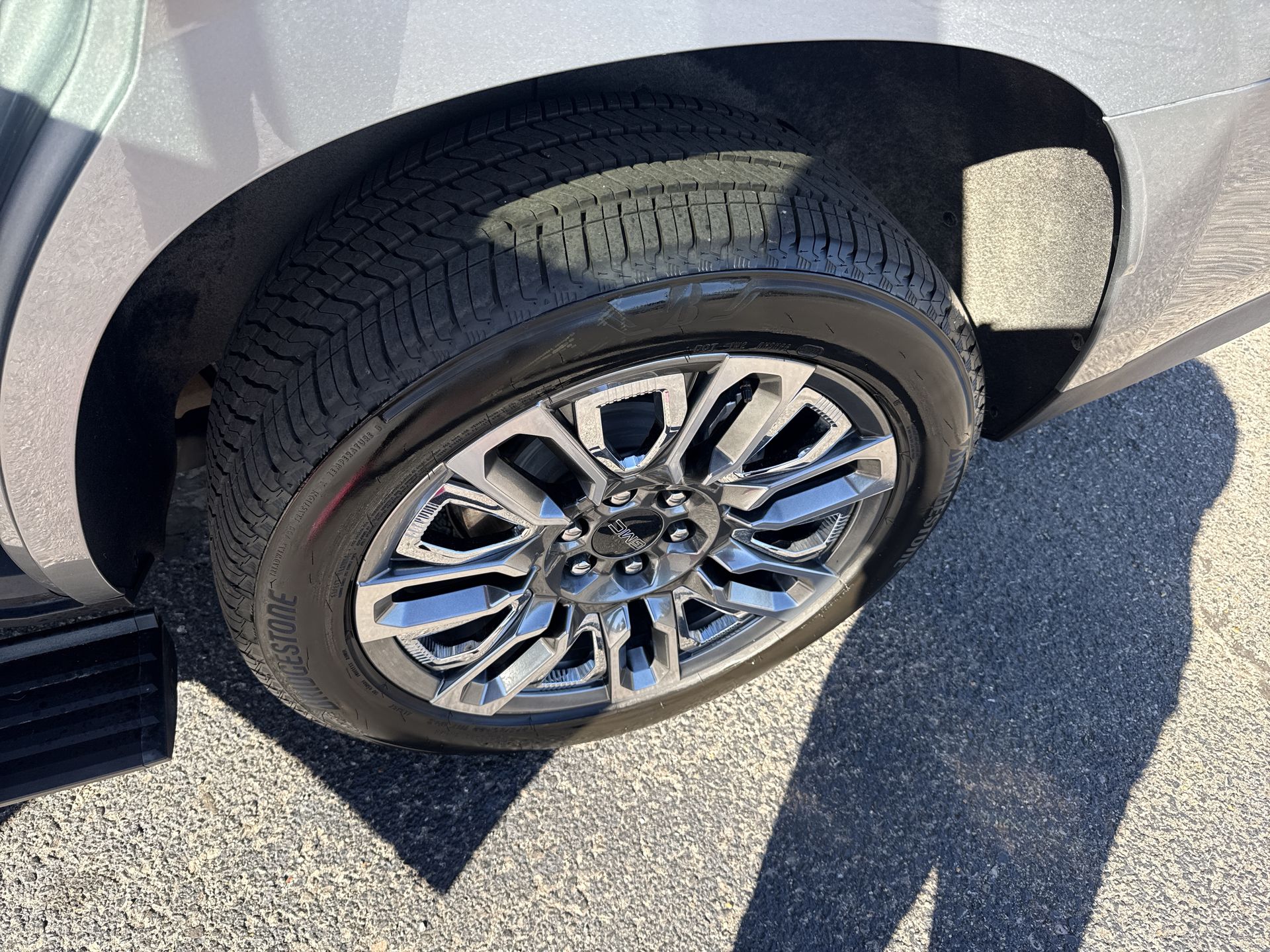 2024 GMC Yukon Denali Ultimate - Photo 40