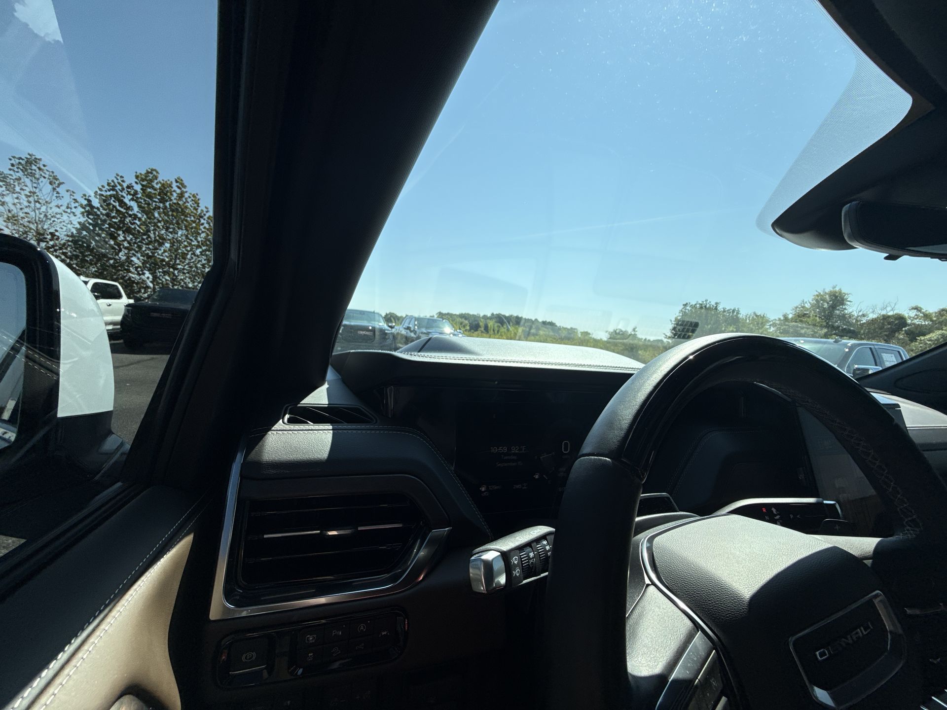2026 GMC Yukon Denali Ultimate - Photo 24