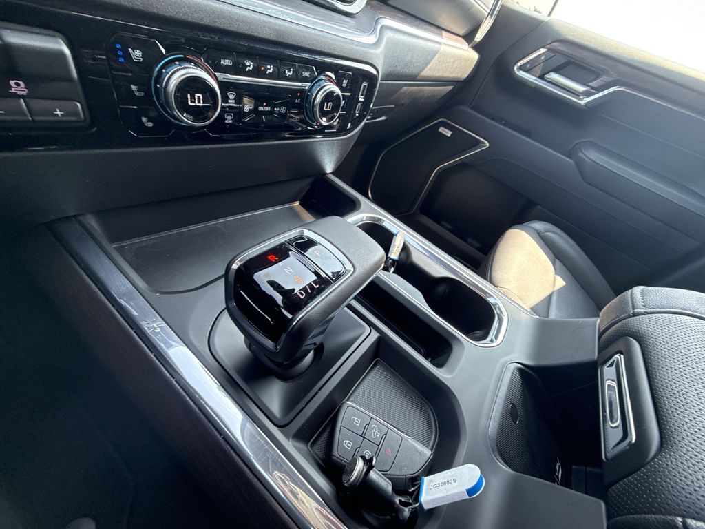 2025 GMC Sierra 1500 SLT - Photo 22
