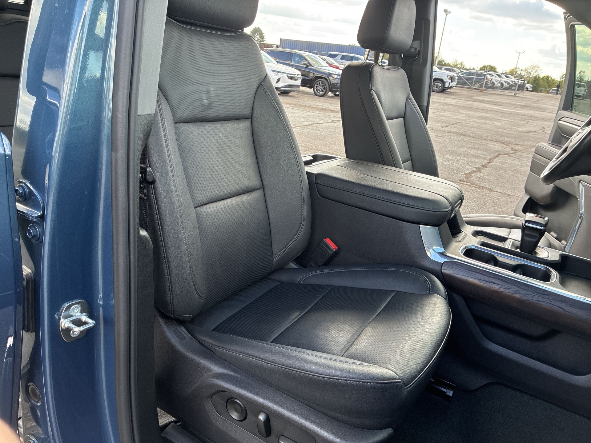 2024 GMC Sierra 1500 SLT - Photo 35