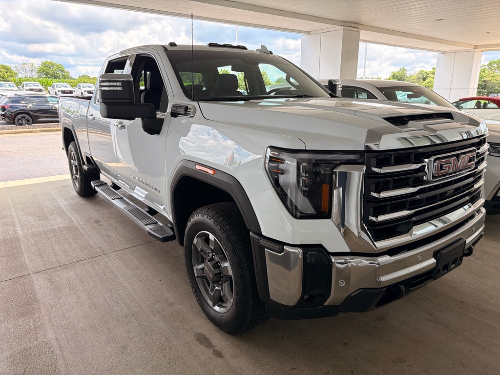 2025 GMC Sierra 4WD Crew Cab Standard Box SLT's photo