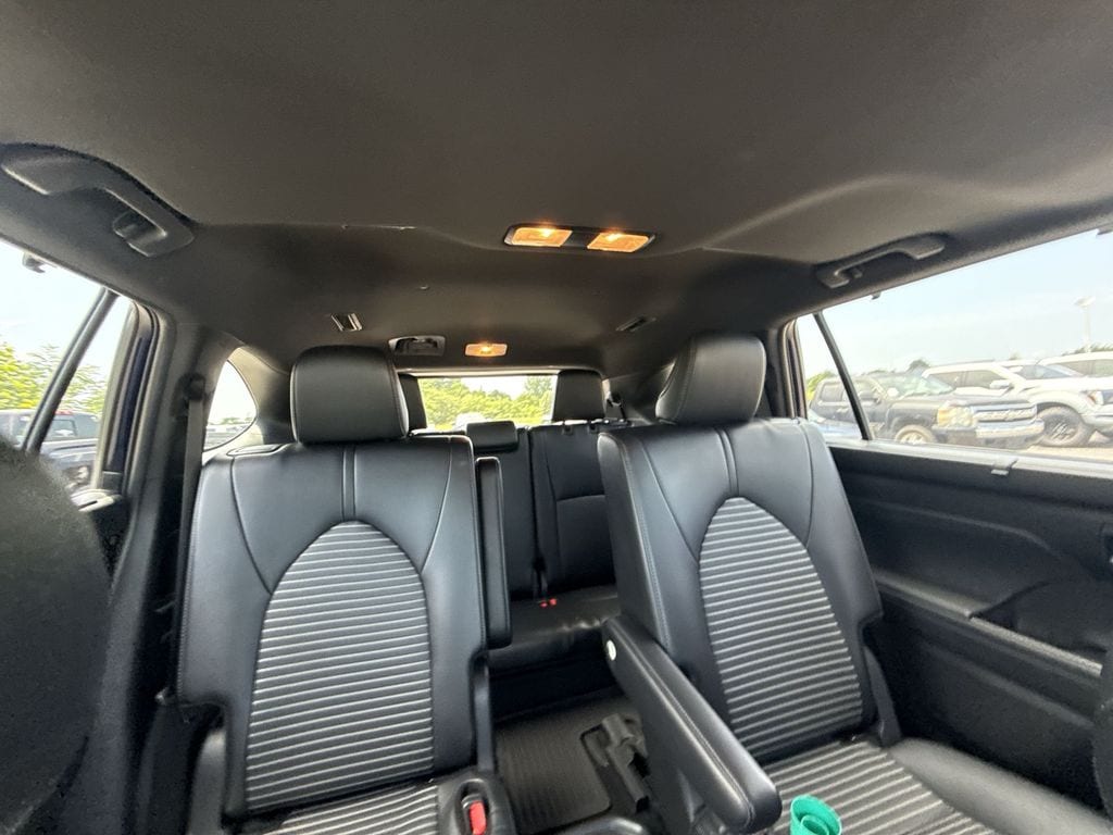2024 Toyota Highlander LE - Photo 32