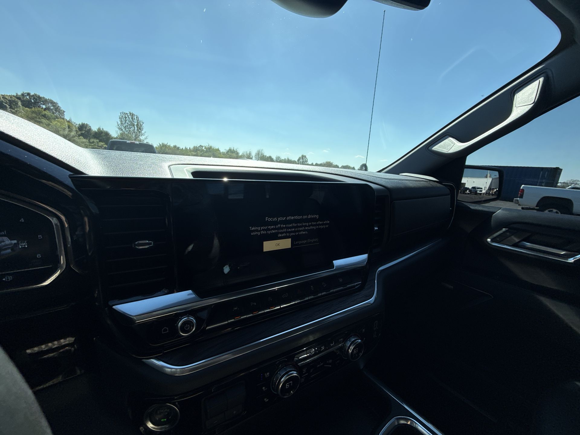 2025 GMC Sierra 1500 SLT - Photo 19