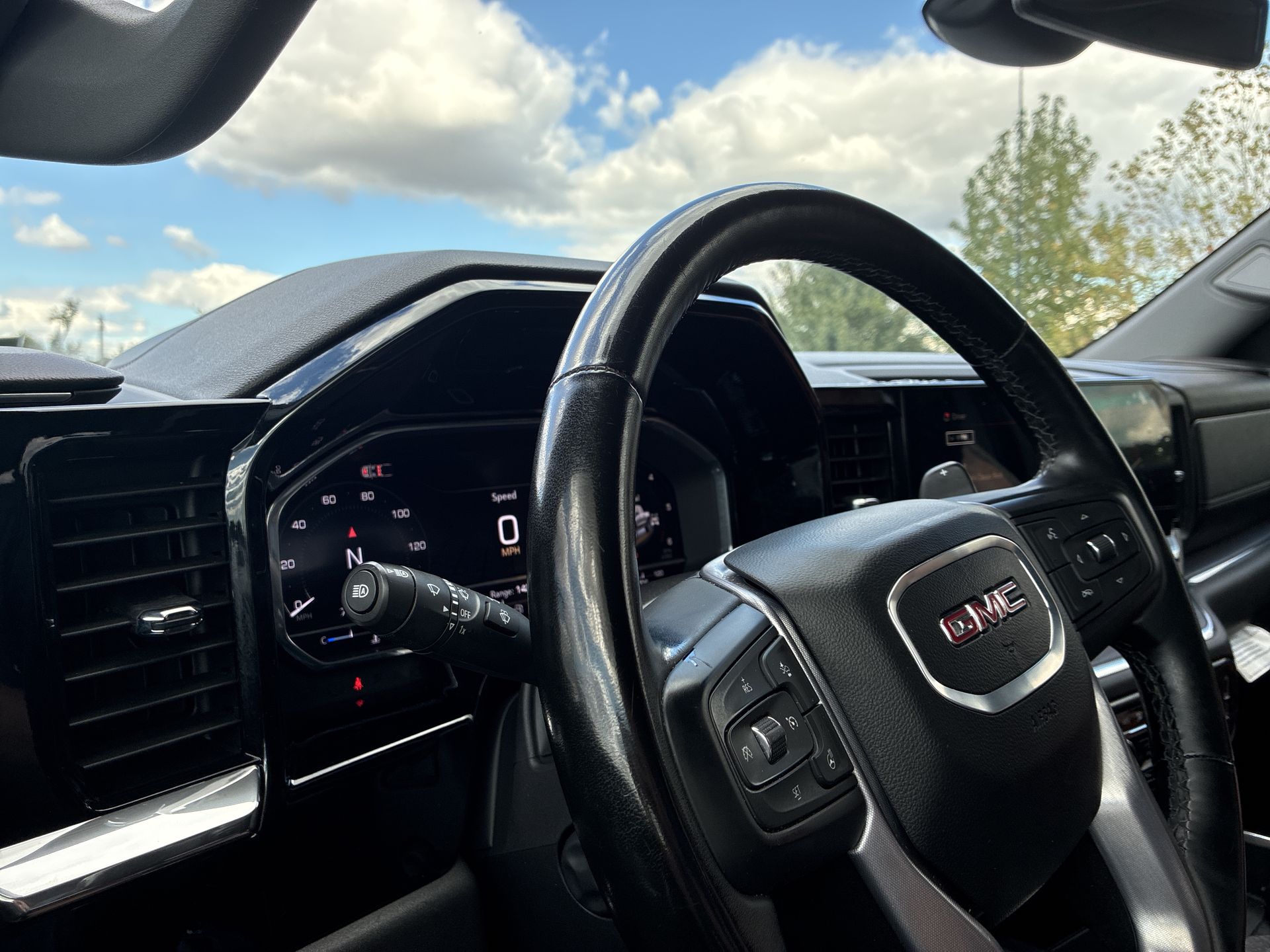 2024 GMC Sierra 1500 SLT - Photo 16