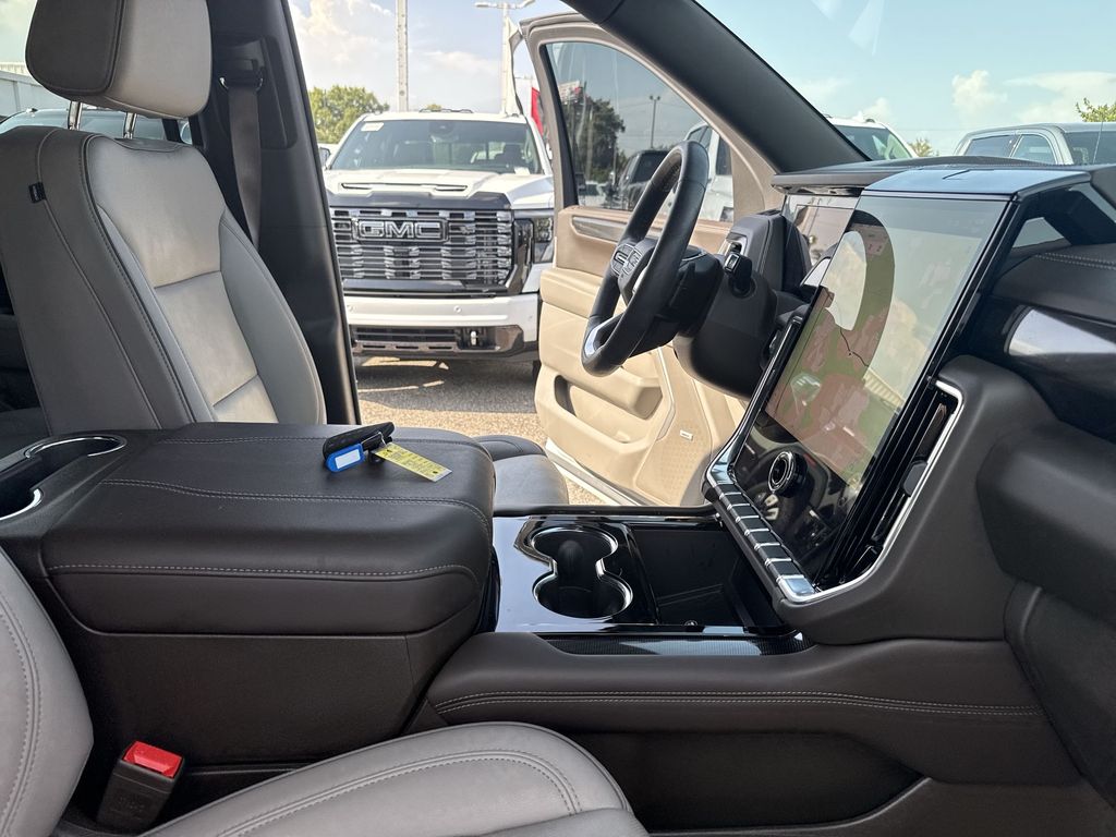 2025 GMC Yukon XL Elevation - Photo 13