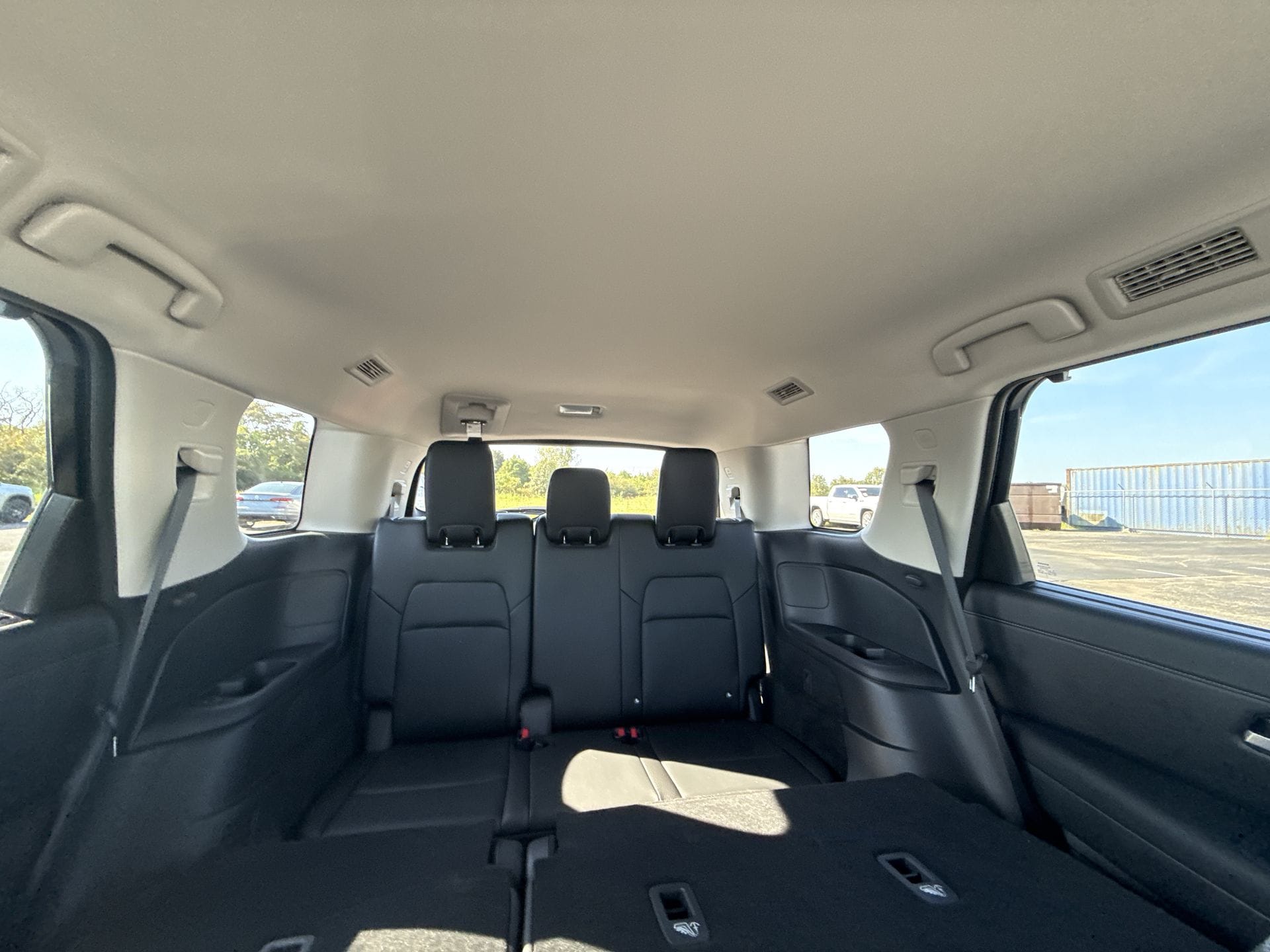 2025 Nissan Pathfinder SL - Photo 28