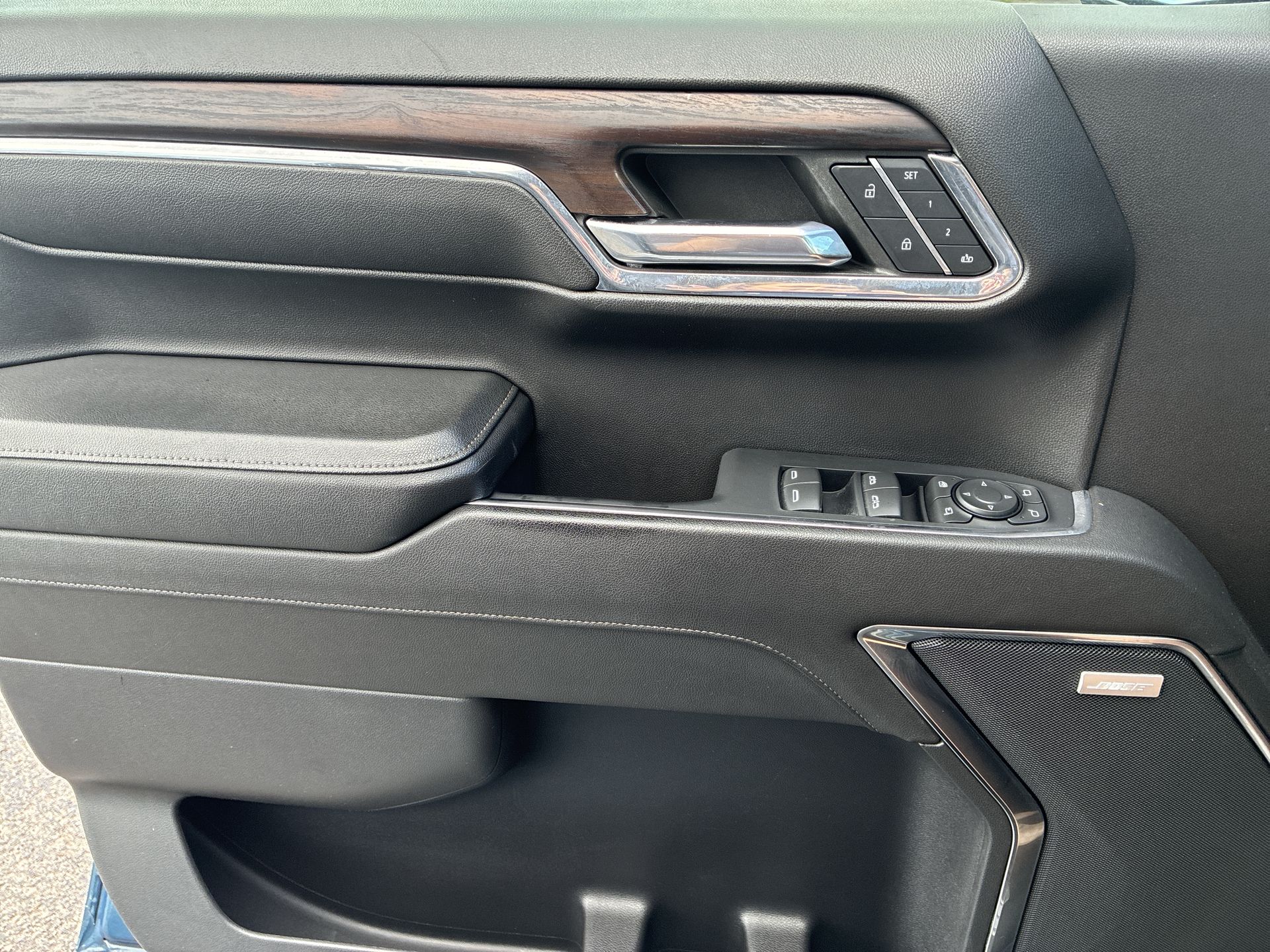 2024 GMC Sierra 1500 SLT - Photo 30
