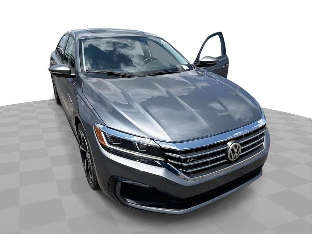 2020 Volkswagen Passat 2.0T R-Line Auto's photo