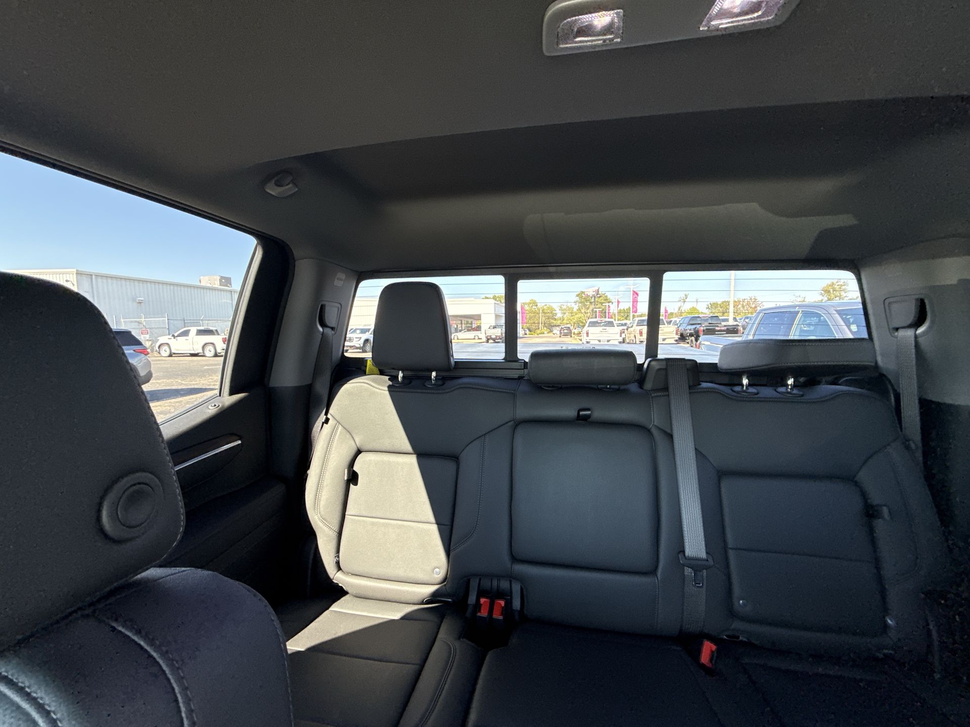 2025 GMC Sierra 1500 SLT - Photo 13