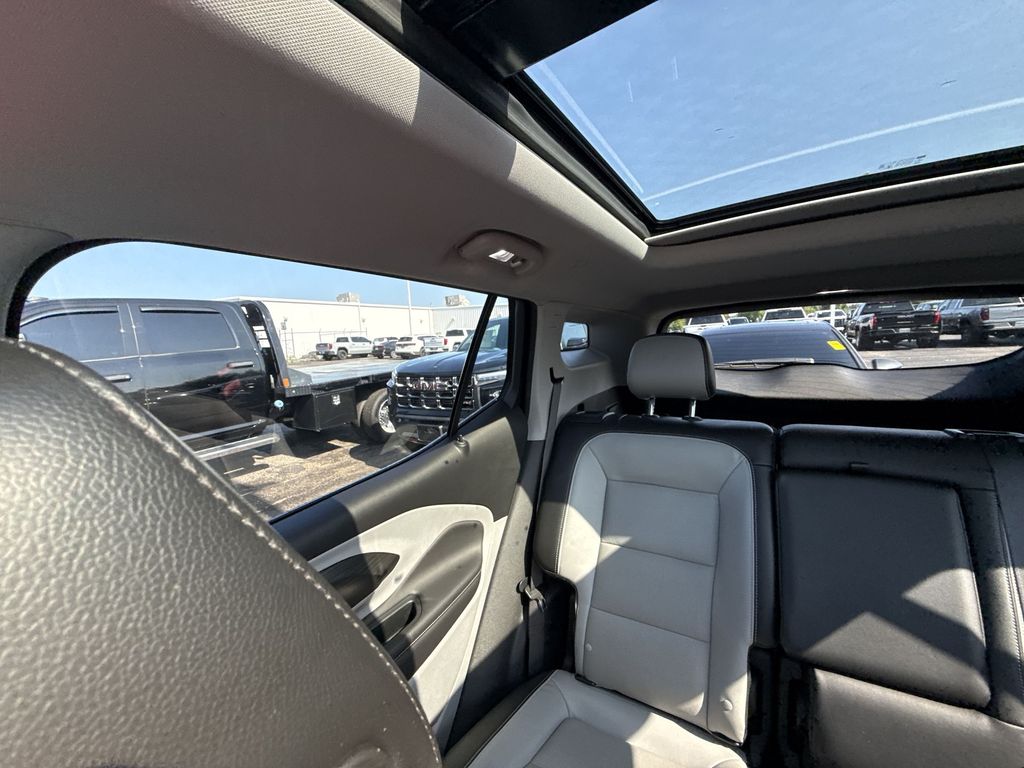 2022 GMC Terrain SLT - Photo 10