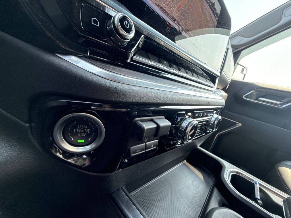 2025 GMC Sierra 1500 SLT - Photo 23