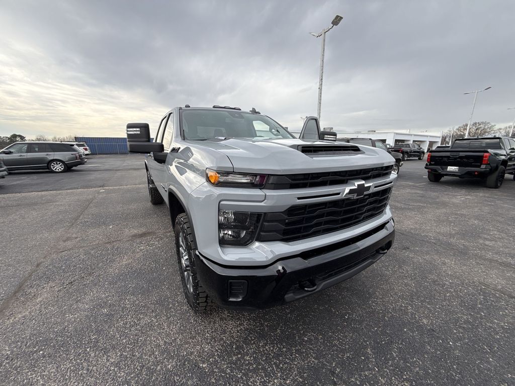 2024 Chevrolet Silverado 2500HD Custom's photo