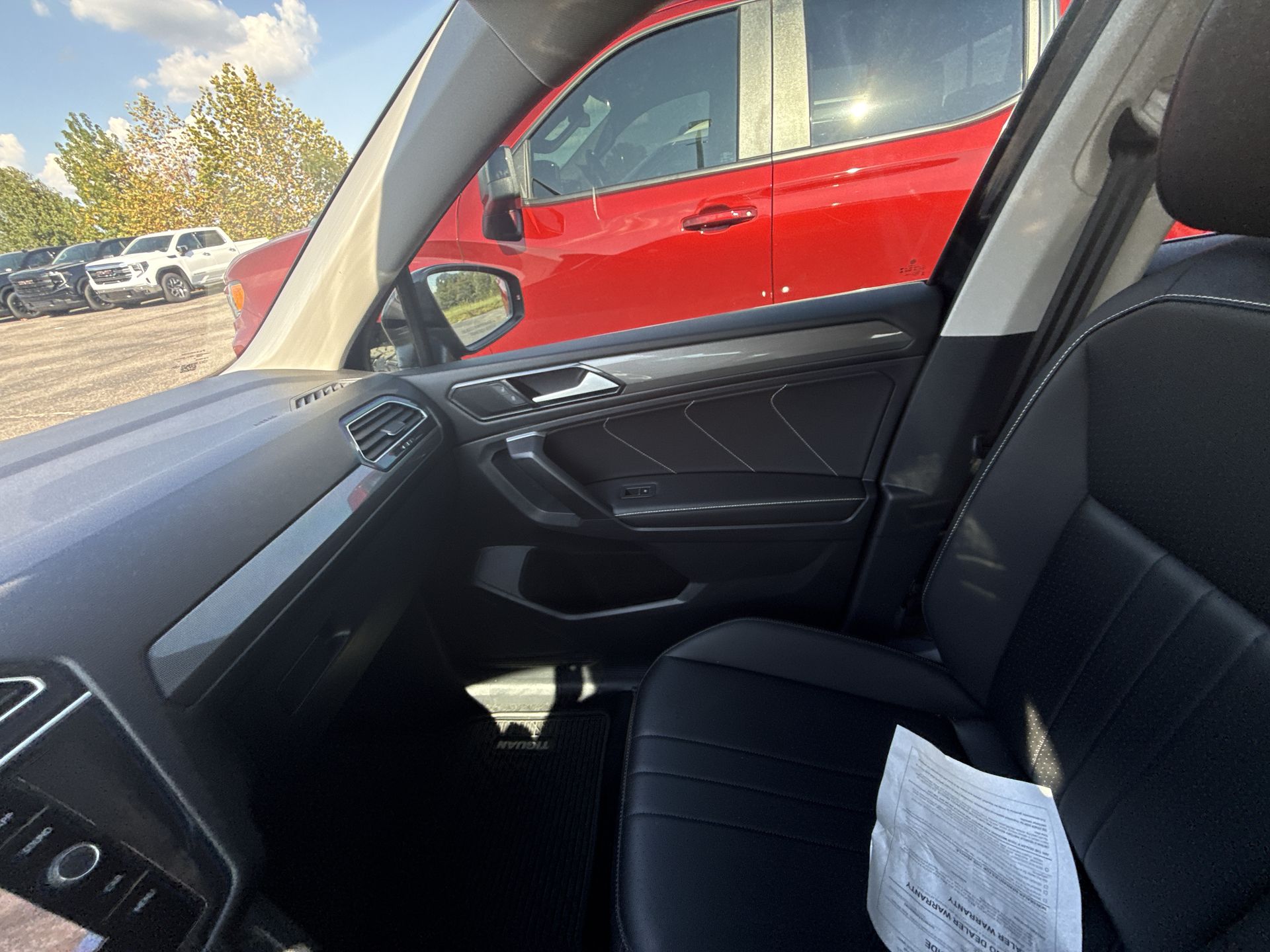 2024 Volkswagen Tiguan SE - Photo 26