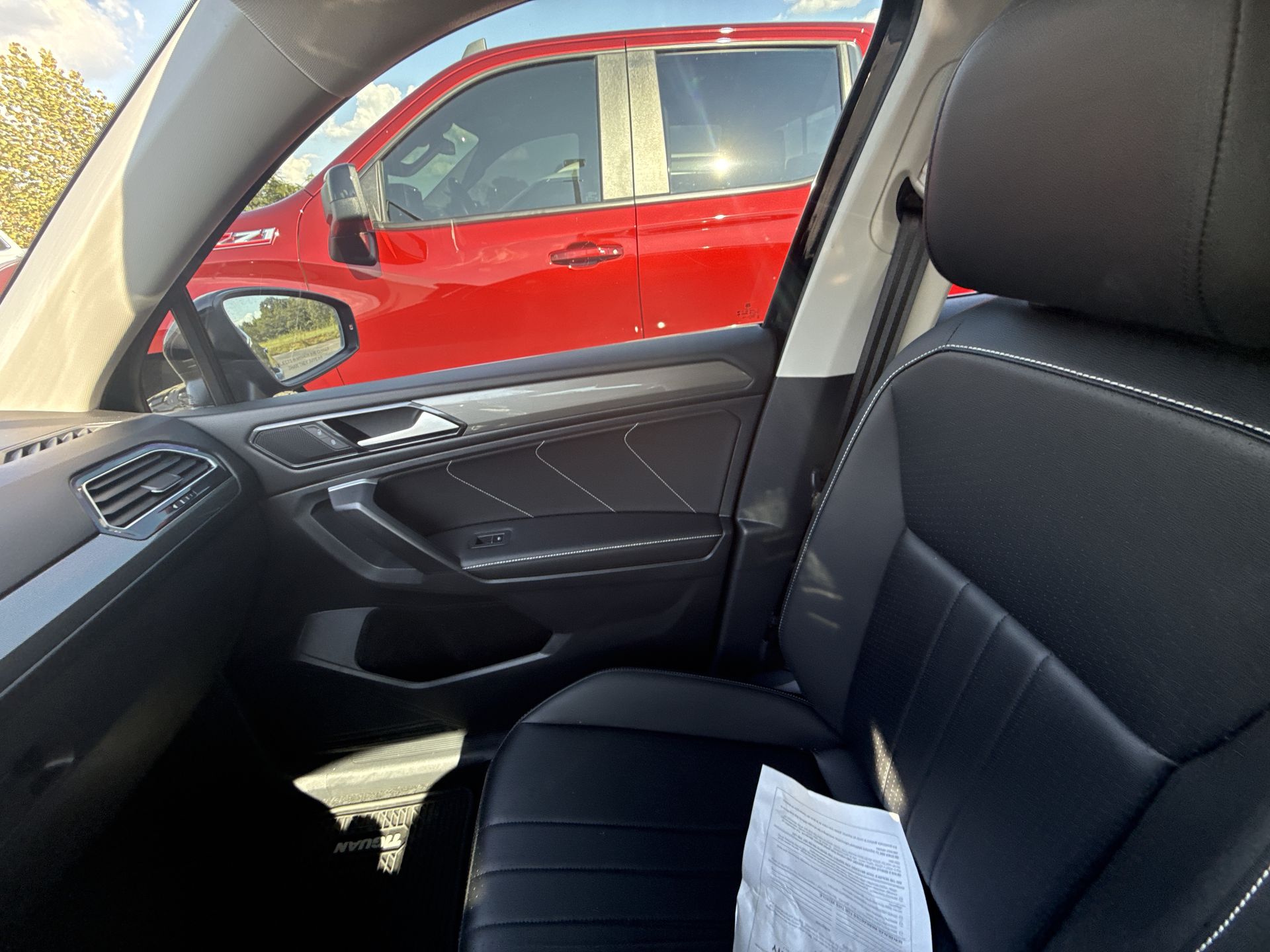2024 Volkswagen Tiguan SE - Photo 15